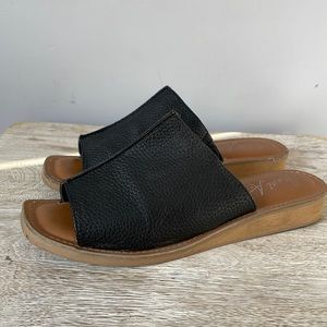 Black Sandals - GREAT CONDITION